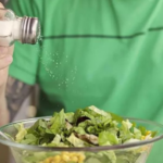 Reducir el sodio de la dieta disminuye la presión arterial... incluso entre los que toman antihipertensivos